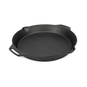 Extra grote gietijzeren Petromax skillet fp50-t met een diameter van 50 cm, voorzien van twee korte zijhandgrepen en schenktuiten voor grote groepen.
