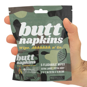 Butt Napkins camouflage single pack met 5 biologisch afbreekbare, extra grote, vochtige flushable wipes (7x7 inch) in een hand