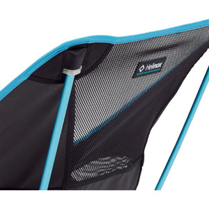 Helinox Chair One zwarte rugleuning met stevig gaas en blauwe randafwerking