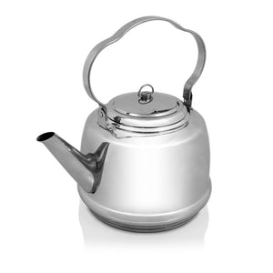 Compacte roestvrijstalen Petromax tk1 waterketel van 0,8 liter met een stalen hengsel en schenktuit voor kamperen en outdoor.