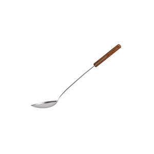 Kersenhouten Petromax serveerlepel van 30 cm met een ergonomische steel en ingebrand logo, ideaal voor koken in gietijzeren pannen.