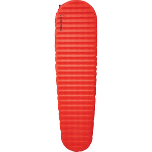 Therm-a-Rest ProLite Apex Heat Wave L zelfopblaasbare slaapmat in de kleur rood van bovenaf gezien
