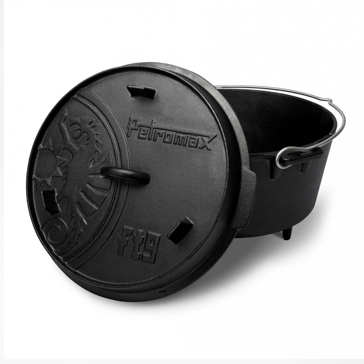 Gietijzeren Petromax ft9 Dutch Oven met pootjes en een inhoud van 7,5 liter voor koken en stoven direct in de hete kolen.