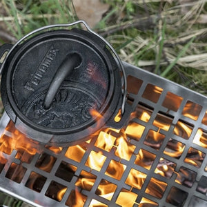 Mini gietijzeren Petromax ft1 Dutch Oven van 0,93 liter zonder pootjes met een vlakke bodem en stalen hengsel voor fornuizen en barbecues.