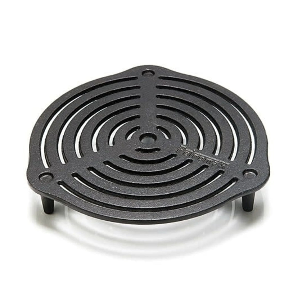 Ronde gietijzeren Petromax onderzetter van 23 cm met pootjes en een opengewerkt patroon voor het stabiel neerzetten van hete Dutch Ovens.