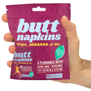 Butt Napkins roze enkele verpakking van 5 biologisch afbreekbare, extra grote, vochtige flushable wipes (7x7 inch) in een hand