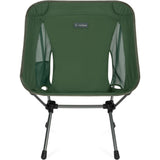 Helinox Chair One olijfgroene campingstoel met zwart frame en ventilatiegaas van voren   
