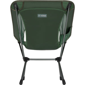 Helinox Chair One olijfgroene rugleuning en achterzijde van de compacte stoel