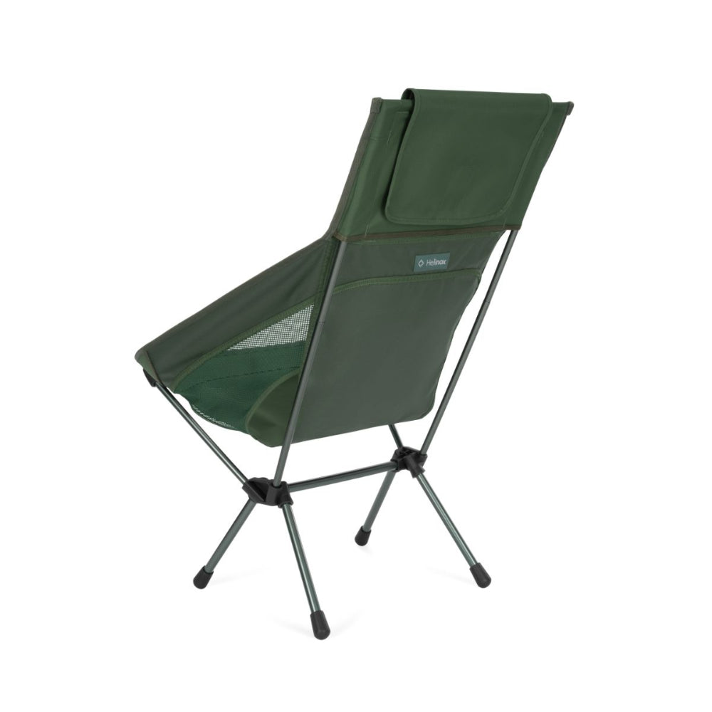 Helinox Sunset Chair olijfgroene kampeerstoel, achter aanzicht toont de constructie en het Helinox label