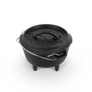 Mini gietijzeren Petromax ft0.5 Dutch Oven met pootjes en een inhoud van 0,56 liter voor sauzen en kleine outdoor gerechten.