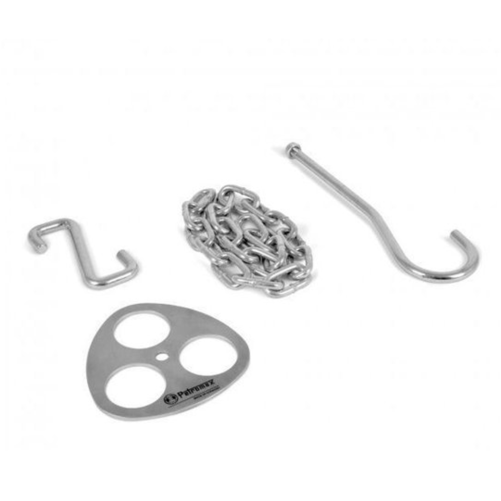 Grote RVS Petromax driepoot ring XL met ketting en haak voor het bouwen van een zware houten driepoot met dikke palen boven het kampvuur.