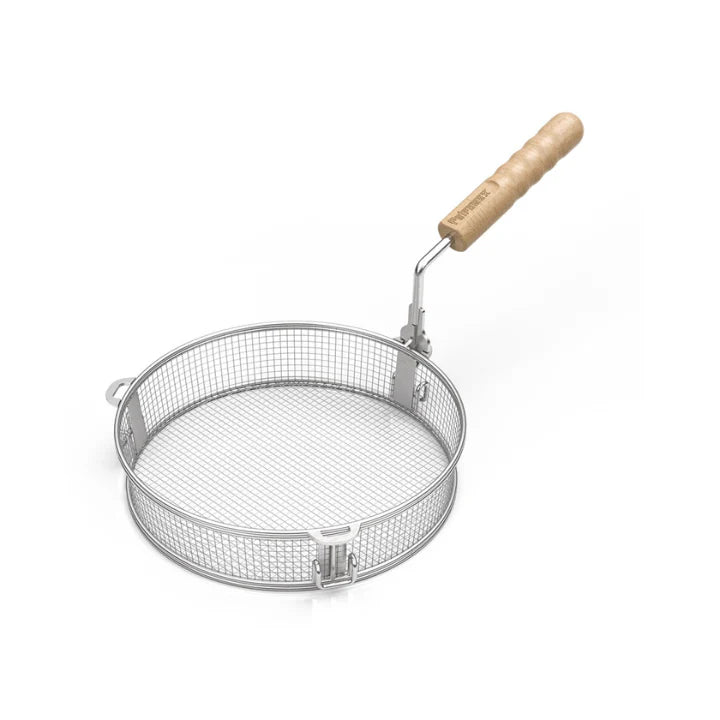 Roestvrijstalen Petromax frituurmand van fijn gaaswerk met handgreep, geschikt voor het frituren en koken in een Dutch Oven.