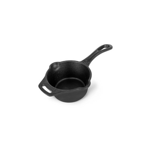 Kleine gietijzeren Petromax steelpan kr1 met een inhoud van 0,5 liter, inclusief deksel, lange steel en geïntegreerde schenktuit.