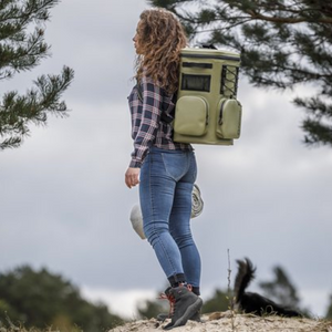 Waterdichte Petromax koelrugzak met een inhoud van 17 liter, voorzien van dikke isolatie en gewatteerde schouderbanden voor outdoor activiteiten.
