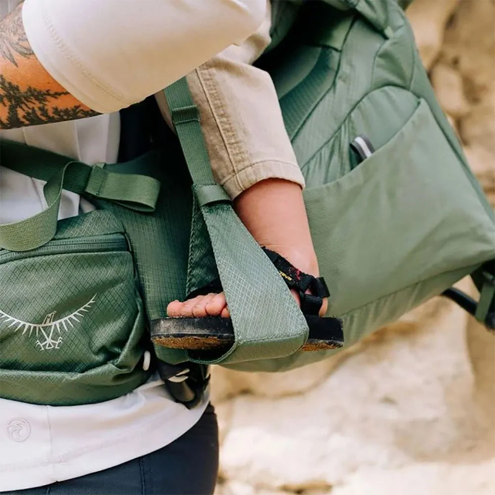 Osprey Poco Premium Child Carrier Black comfortabele zwarte kinderdrager met ingebouwd zonnescherm en opbergvak