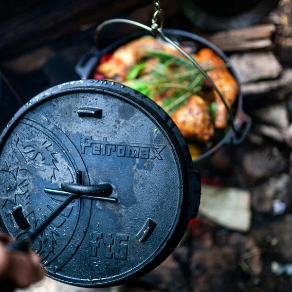 Petromax Dutch Oven FT6-t gietijzeren outdoor stoofpan met een vlakke bodem zonder pootjes en een inhoud van 5,5 liter