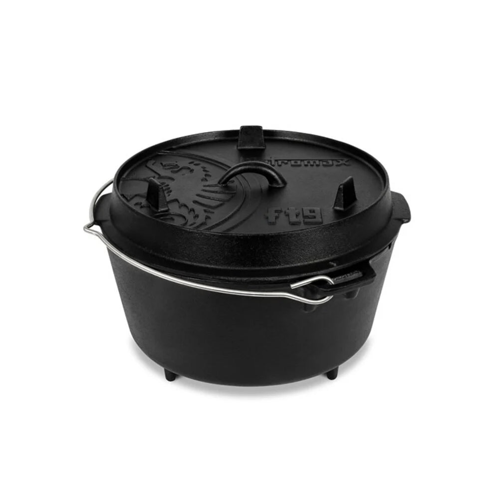 Gietijzeren Petromax ft9 Dutch Oven met pootjes en een inhoud van 7,5 liter voor koken en stoven direct in de hete kolen.