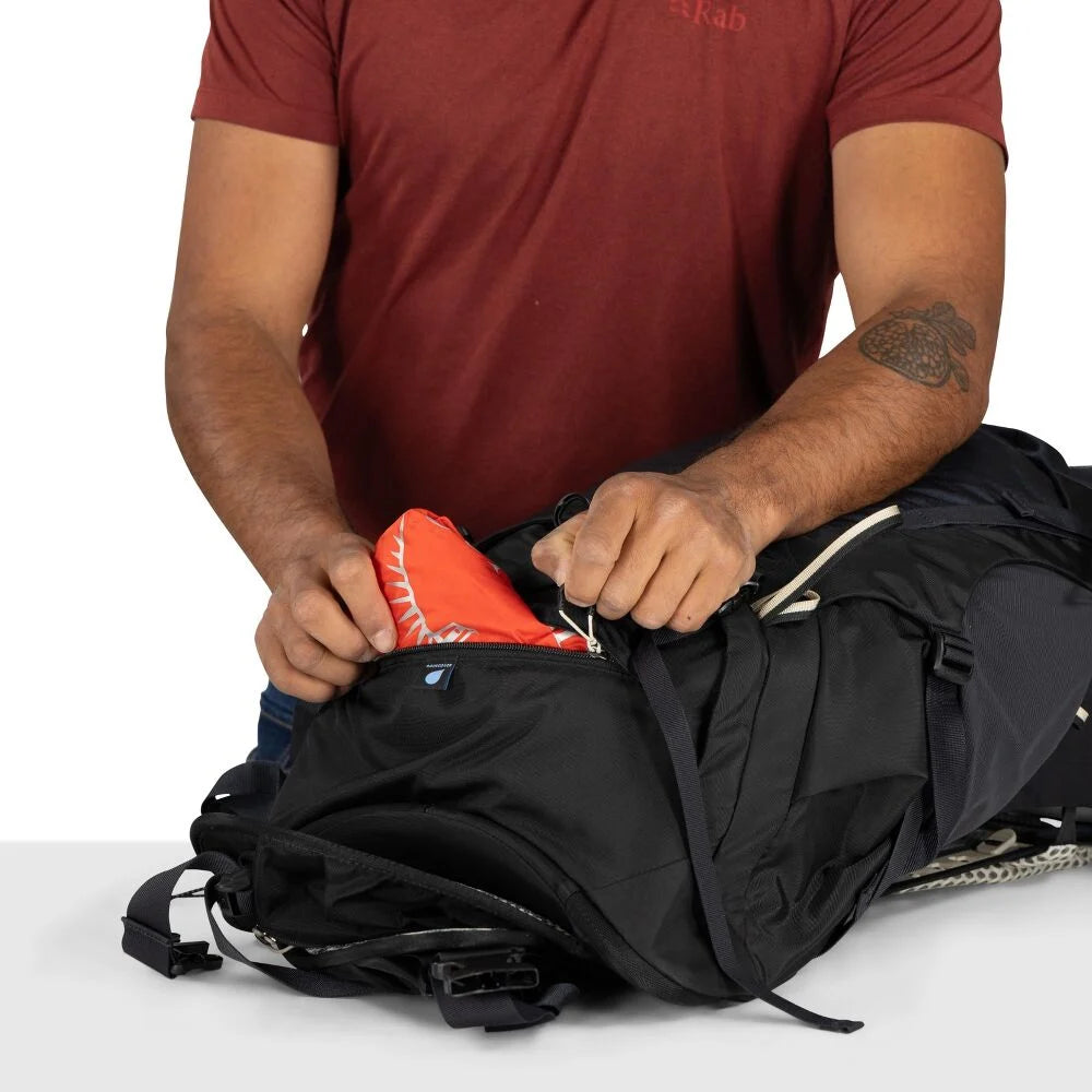 Osprey Stratos 34 Raven Black OS ademende zwarte heren wandelrugzak van 34 liter met AirSpeed rugpand